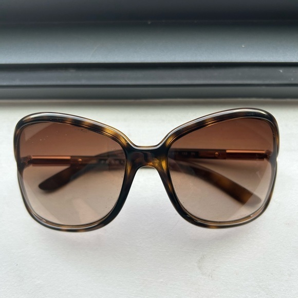 Prada🕶️Sunglassess - Picture 1 of 8